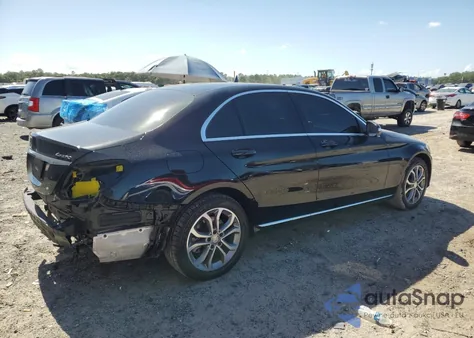 2015 Mercedes-Benz C 300 4Matic из США, поврежденный, VIN 55SWF4KB3FU069675